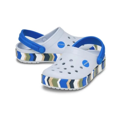 SANDALIA CROCS CROCBAND CHEVRON BAND CLOG 213840 - Cinza/azul